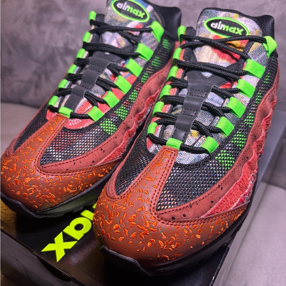 Nike Air Max 95 OG Bubble “Hong Kong” mens 10 - Picture 7 of 13